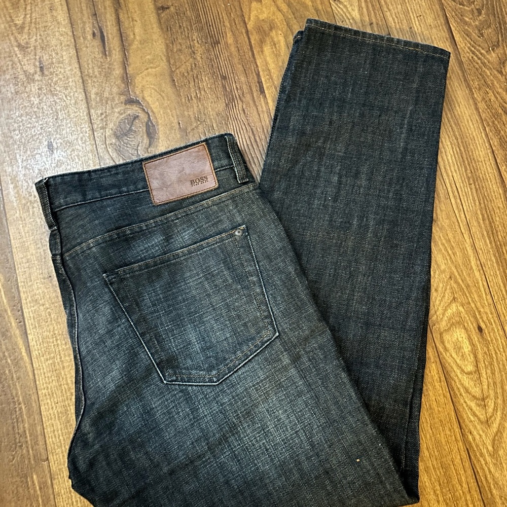 HUGO BOSS REGULAR-FIT JEANS IN BLUE SZ38x32